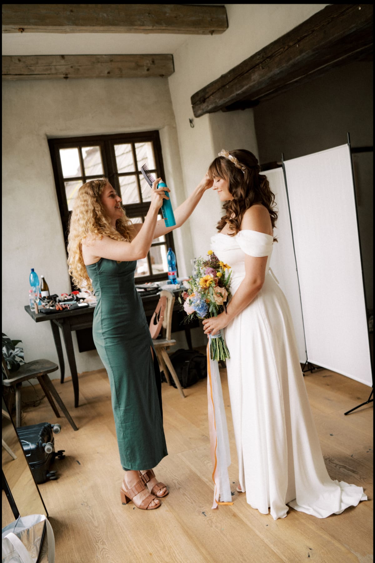 Eva Gajdošová working with a bride